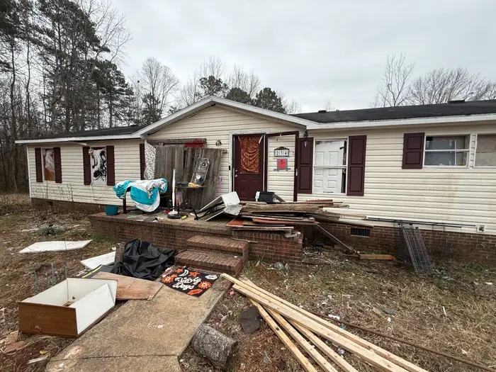 A distressed manufactured home purchased by Teagan Trapp